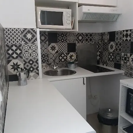 Апартаменты Studio Cabine Avec Jardin Presqu'ile De Giens Йер